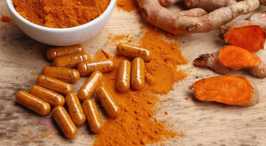 Curcumin làm đẹp cho phụ nữ từ 30 tuổi rất tốt.